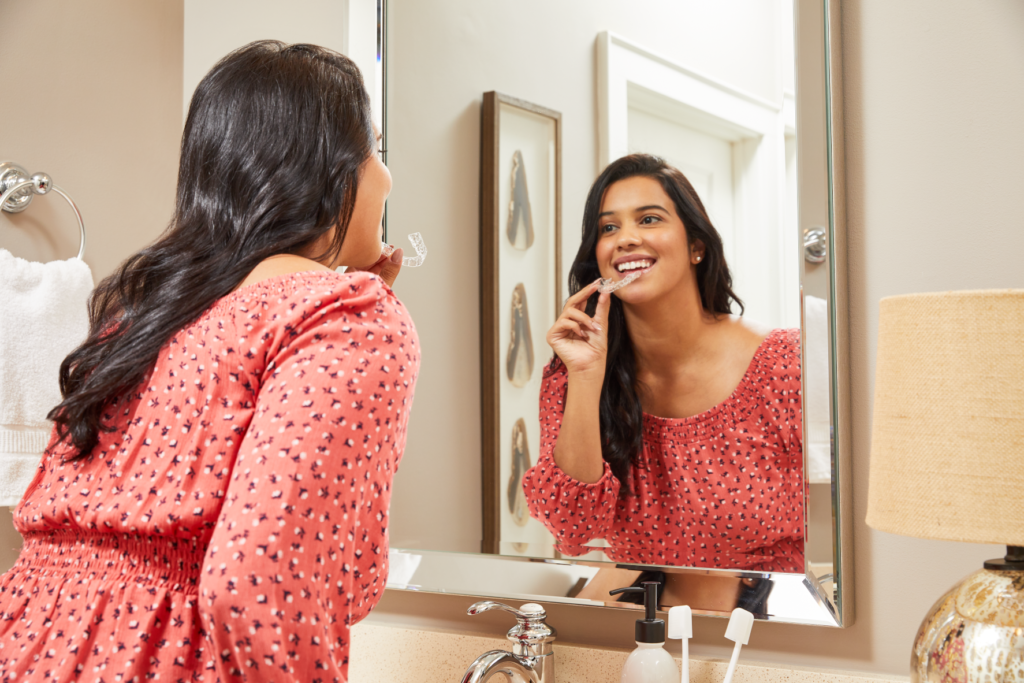 zubarski aparat, prozirne udlage, retencija, ortodontija, ispravljanje zuba, osmijeh, prozirni aligneri za ispravljanje zuba, najbolji prozirni aligneri, cijena nevidljivog aparatića, kako funkcioniraju prozirni aligneri, ortodont za prozirne alignere